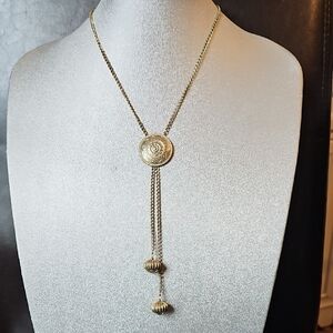 Elegant Gold Pendant Necklace